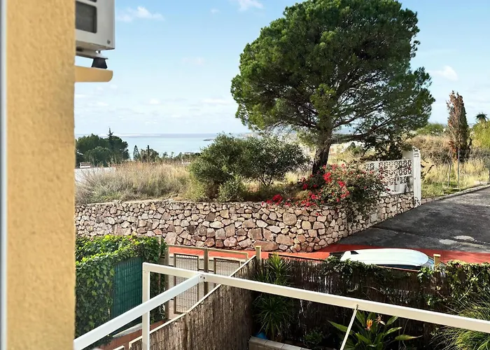 Cozy In With House A Panoramic View *