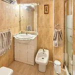2 Bedroom Lovely In Appartement *