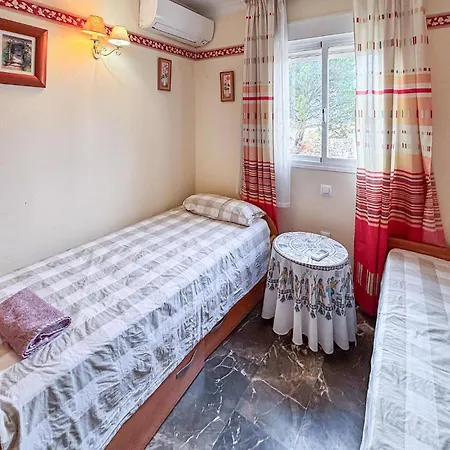 2 Bedroom Lovely In Appartement